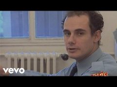 Les Inconnus - Le commissariat de police