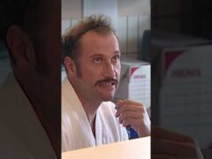 "C'est presque déplacé..." #shorts